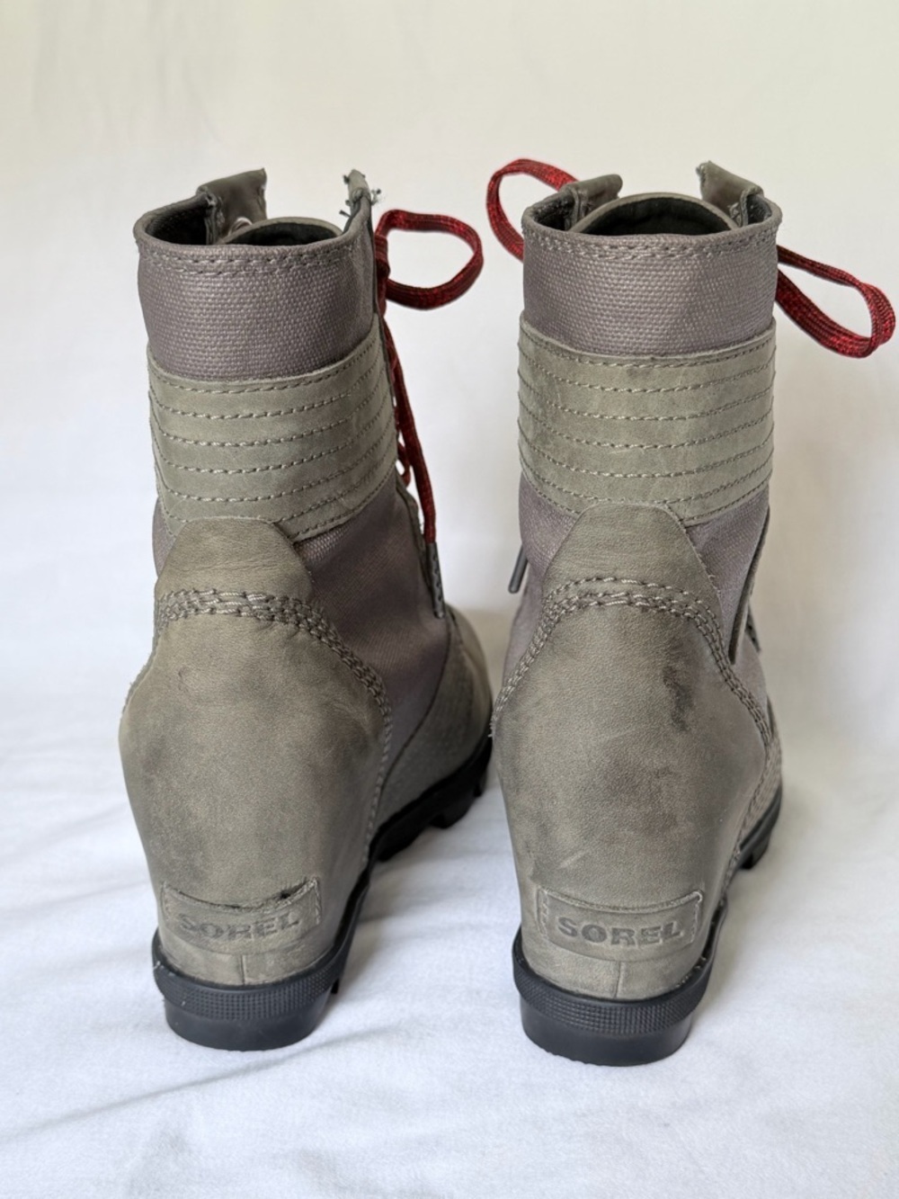 Sorel Gray Suede Ankle Boots with Red Laces women’s size 7 - Picture 6 of 10
